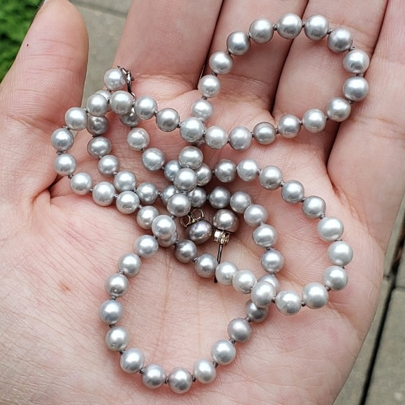 ⭐CLEARANCE⭐ Light gray silver freshwater pearl necklace set FINAL price drop - Picture 5 of 5